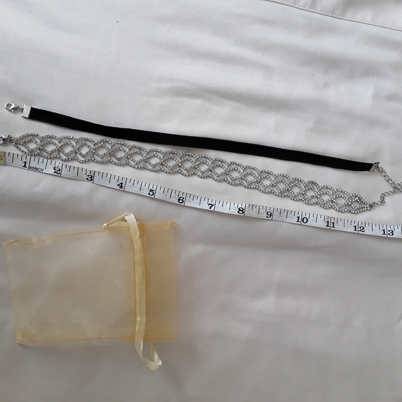 Set of chokers - Picture 2 of 2